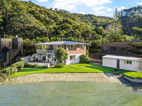 17 Weranui Road, Waiwera