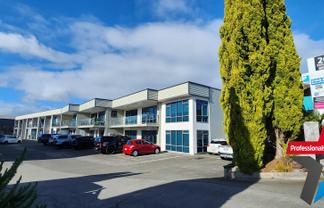 Fully Refurbished Office/ Showroom 