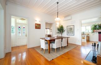 119 Chaucer Road North, Hospital Hill