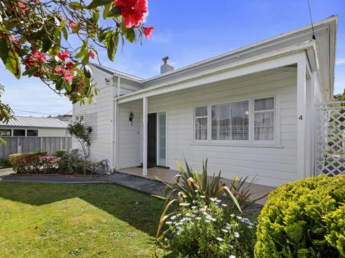 4 Bristol Square, Central Hutt