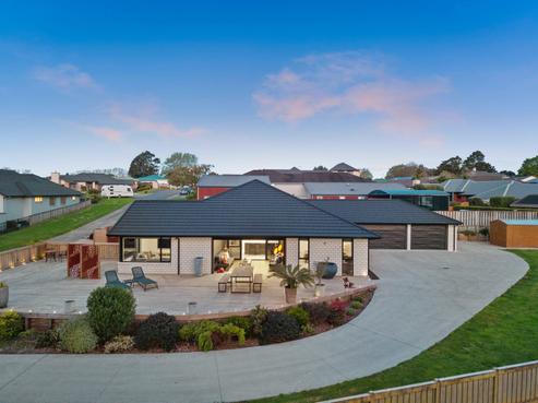 11 Meadowbrook Place, Buckland