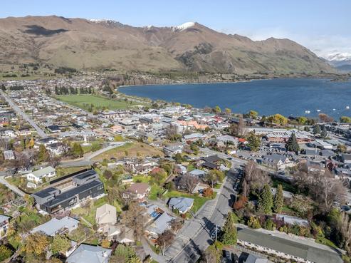 21 Russell Street, Wanaka