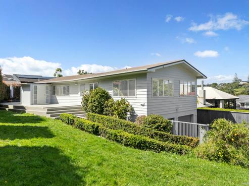 8 Asbury Crescent, Campbells Bay