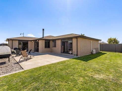 11 Lewis Way, Poraiti