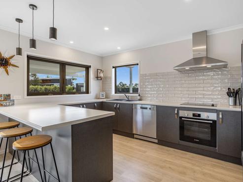 139 Rangiora Crescent, Matarangi