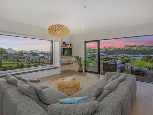 6 Joyce Harsant Place, Cooks Beach