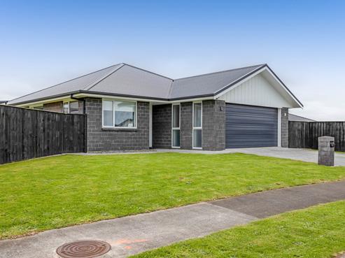 42 County Drive, Hawera