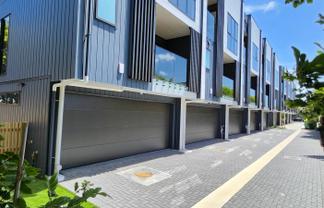 10/12 King Edward Avenue, Epsom