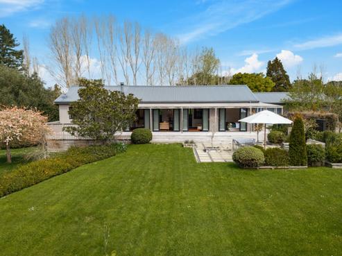 2 Valley Road, Waitoki