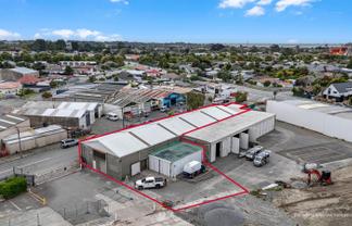 Functional warehouse with yard