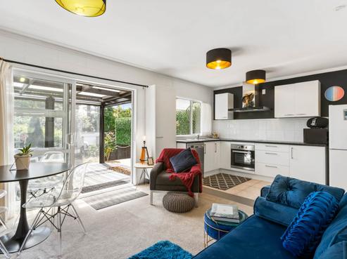 2/14 Argyle Street, Herne Bay