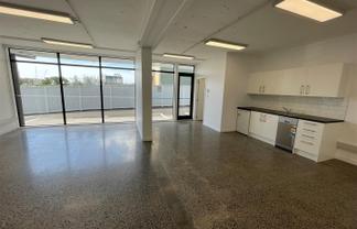 Modern Open-Plan Workspace