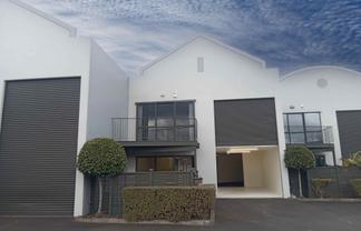 VERSATILE STUDIO WAREHOUSE
