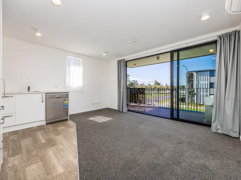 7/4 Ara Kataraina, Mangere