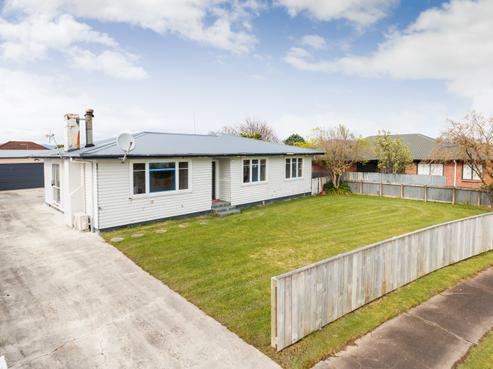 10 Battersea Place, Roslyn