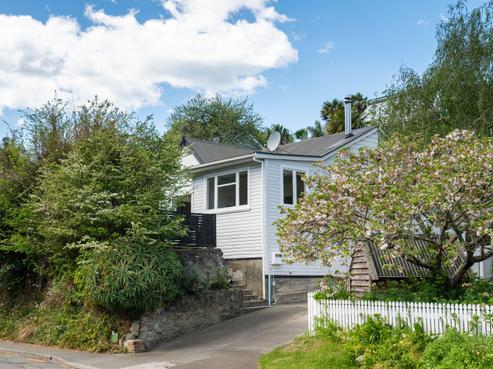 33 Coote Road, Napier Hill