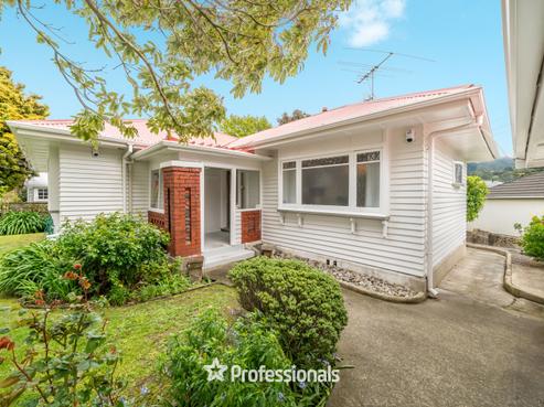 135 Kings Crescent, Central Hutt