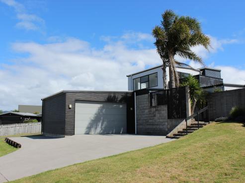 137 The Fairway, Matarangi