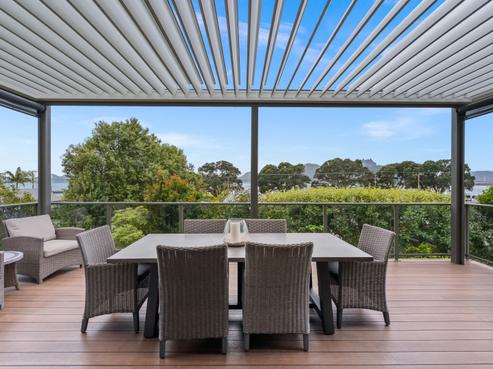 16 Fred Carr Place, One Tree Point