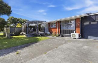 42 Waratah Street, Matua