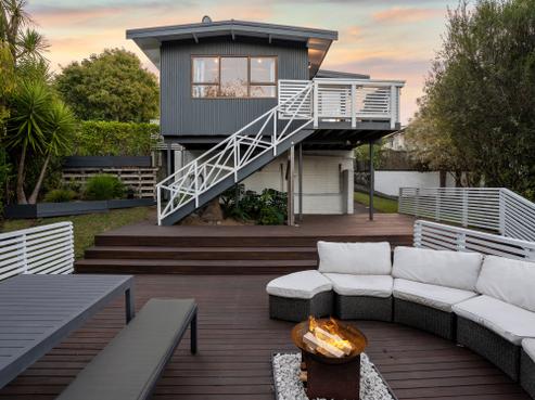 2/19 Lake Road, Northcote