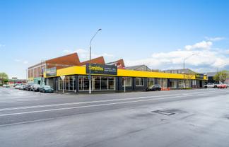 Prominent SH1 Large-Format Retail for Lease