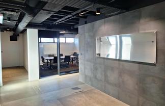 High-Spec, Full-Floor Office