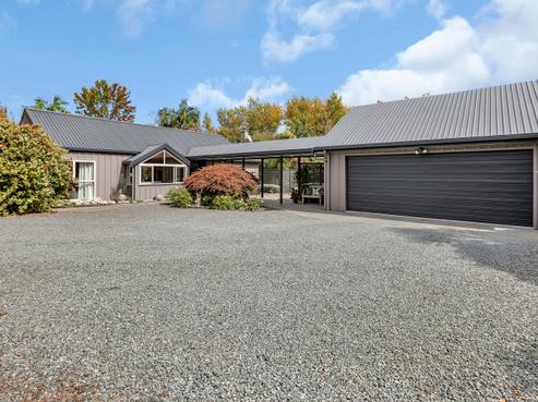 300 Cemetery Road, Maunu