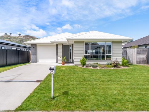 25 Cynisca Crescent, Trentham