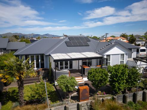 112 Hills Road, Edgeware