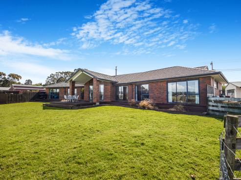 64 Scroggs Hill Road, Brighton