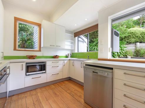 32 Locking Street, Nelson South