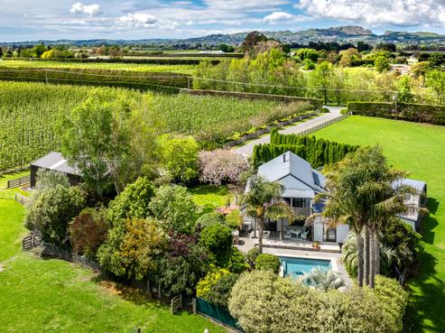 1127 Riverslea Road South, Longlands