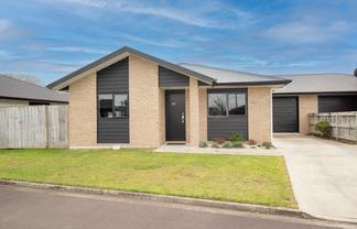18/11 Errol Close, Burbush