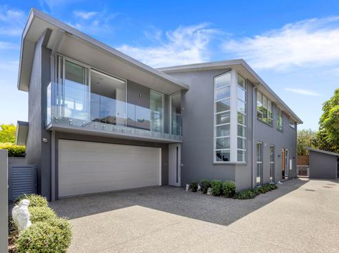 15 Queen Mary Avenue, Epsom