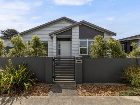 44 KÄrearea Avenue, Porirua