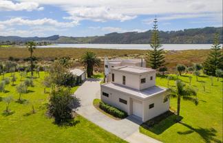 141 Everitt Crescent, Whangamata