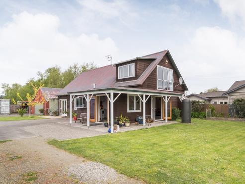 32 Pioneer Highway, Awapuni