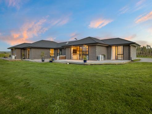 1347 State Highway 16, Waimauku
