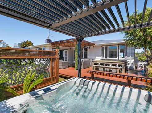 27 Woodford Avenue, Brookfield