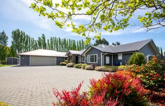 10 Burntwood Lane, Pegasus
