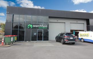 Tidy office/warehouse offered for lease