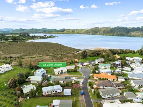135 Everitt Crescent, Whangamata