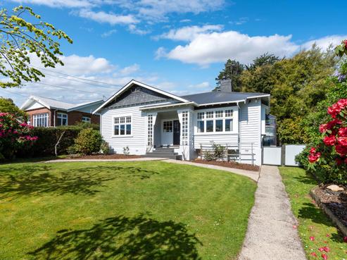21 Thoreau Street, Concord