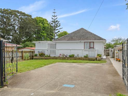 9 Lloyd Avenue, Papatoetoe