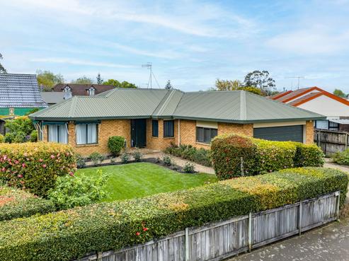 14 Sandalwood Drive, Dinsdale