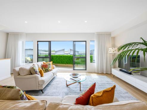 12 Moki Place, Long Bay