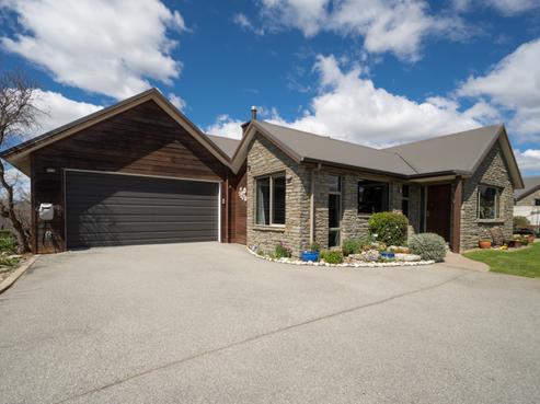 35 Larch Crescent, Alexandra