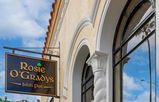 Prominent restaurant/bar - for lease