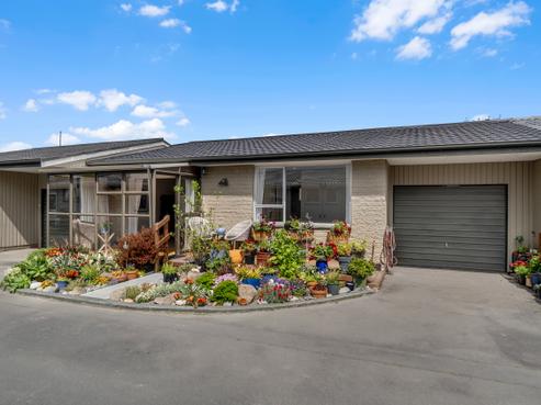 2/17 Edgeware Road, Saint Albans